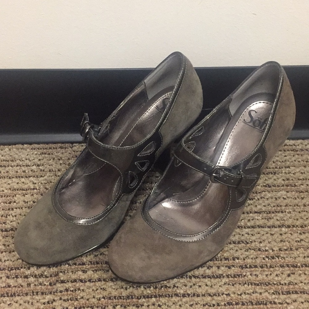 Women’s Sofft gray suede Mary Jane heels, size 8